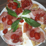 Metropizza Dalla Vecchia Zia Ada food