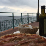 Pizzeria Thermopolium outside