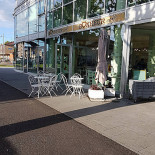 Bonheur Cafe outside