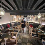 Aris À l'intérieur