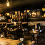 Artesian Grill Dentro