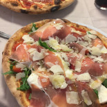 Pizzeria La Perla food