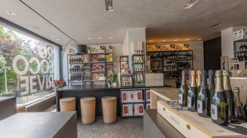 Prosecco Privee inside