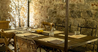 Gui Pizzeria Bistrot inside