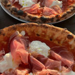 Erio's Pizza food