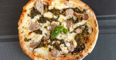 Ma Tu Vulive A' Pizza food