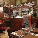 Massari À l'intérieur
