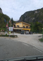 Trattoria Pizzeria Al Paradiso Di Dassie Luciano outside