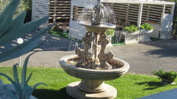 O' Scugnizzo outside