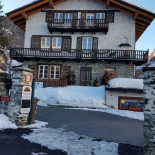 Les Montagnards Extérieur