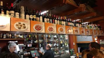 ‪el Sultan‬ inside