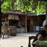 Dalla Pierina. Exterior