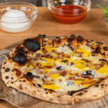 Pizza Club No Limits food