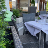 La Suite E Pizzeria outside
