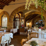 Anchise À l'intérieur
