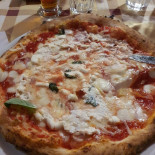Donna Sofia Con Pizza Nourriture