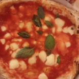 Donna Sofia Con Pizza Nourriture