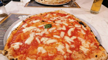Pizzeria Michele Via Martucci food