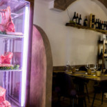 Manzo Co. Dentro