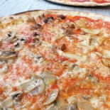 Molto Pizza Gossolengo food