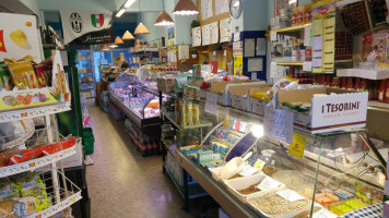 Alimentari Long Beach inside