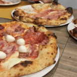 Pizzeria I Perticali food