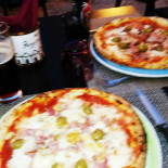 Antica Pizzeria Guglielmo food