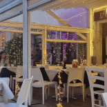 L'osteria outside