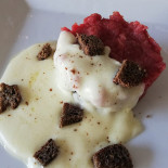 Saint-vout Cafe Oenotheque Fromagerie Et Produits Du Terroir food