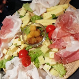 Saint-vout Cafe Oenotheque Fromagerie Et Produits Du Terroir food