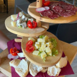Saint-vout Cafe Oenotheque Fromagerie Et Produits Du Terroir food