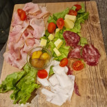 Saint-vout Cafe Oenotheque Fromagerie Et Produits Du Terroir food