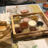 Ai Pini Nourriture