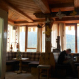 John Caffe À l'intérieur