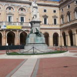 Caffe Piazza Leopardi Extérieur