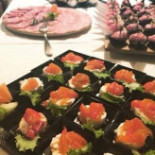 La Signora In Rosso food