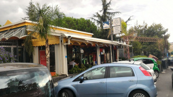 Life Caffe outside