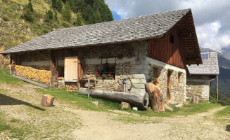 Malga Grente outside