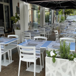 Amici outside