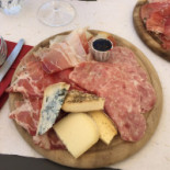 E .divino La Vineria food