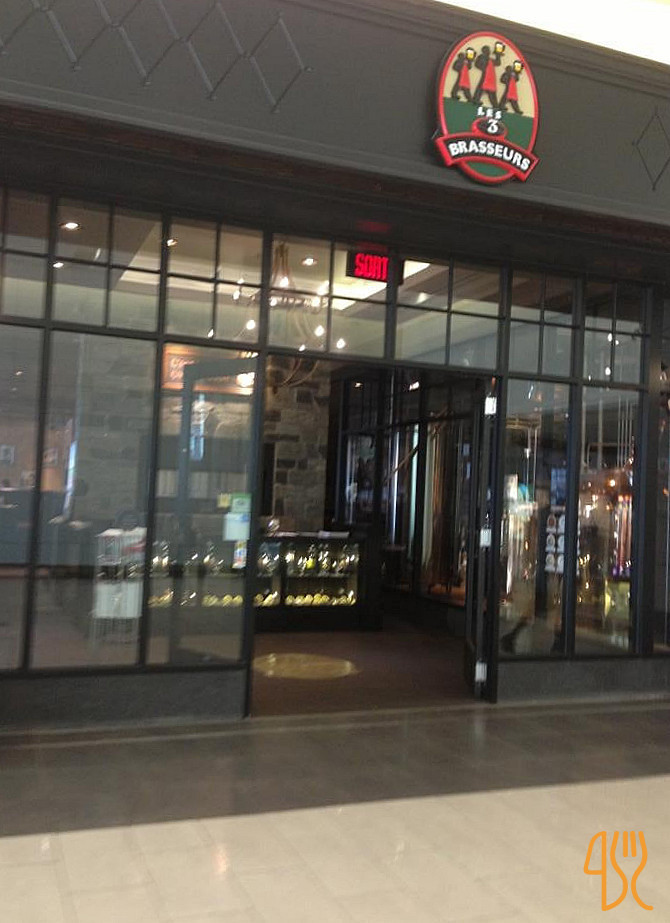 Tigabelas, Pizzeria E Extérieur