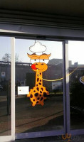 Giraffa outside