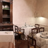 Osteria Del Fico Vecchio inside