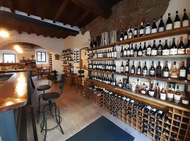Enoteca La Porta Del Chianti Di Stefania inside
