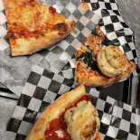 Pizzeria La Divina food