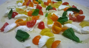 Pizzeria La Voglia Matta food
