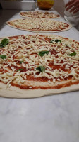 Pizzeria La Voglia Matta food