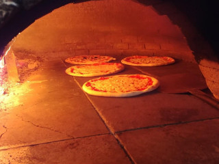 Taxi Pizza Pinocchio