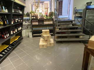 Món Wine Shop