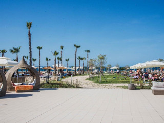 Le Mar Village